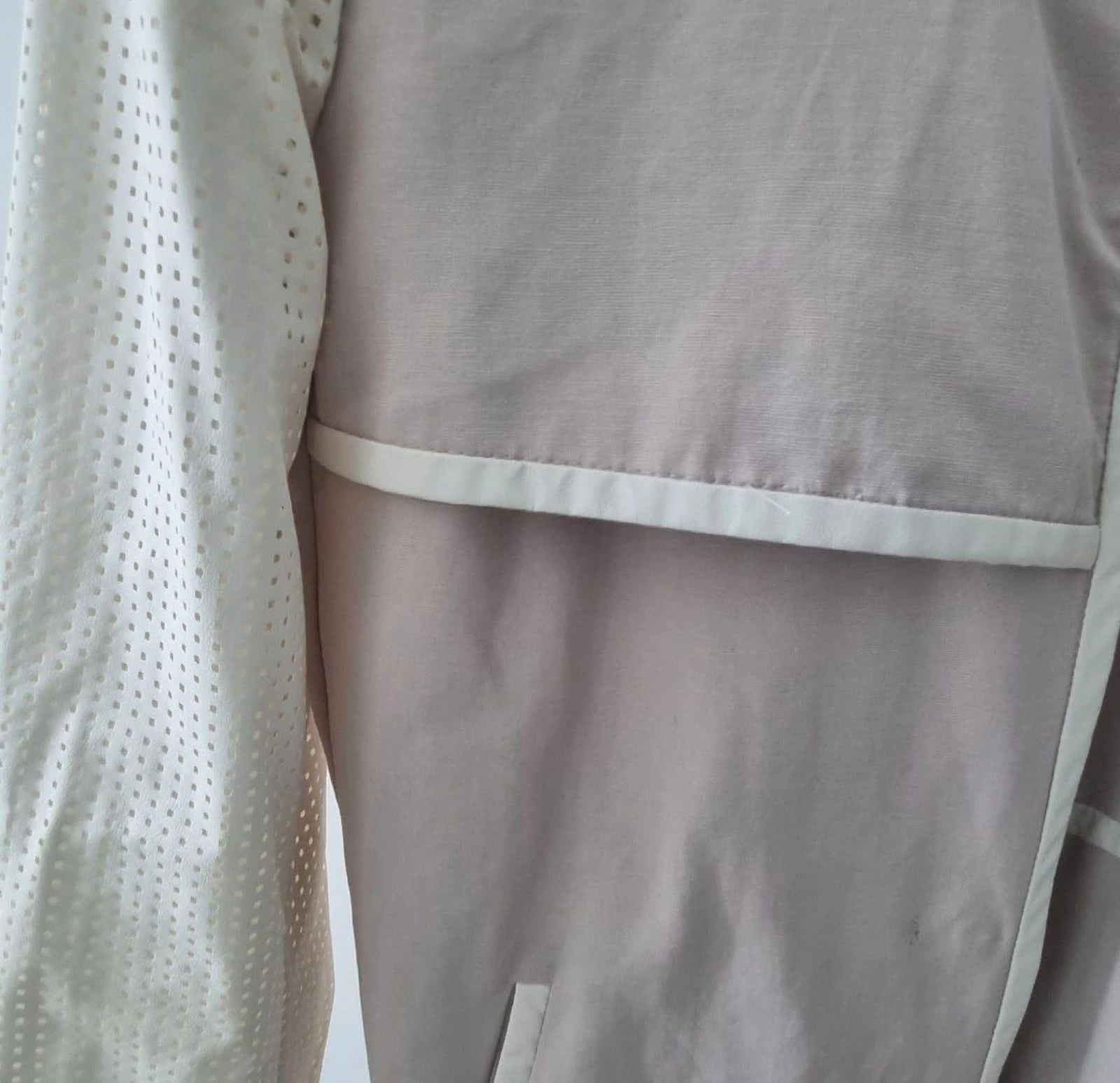 Madeleine elegante gabardina / chaqueta de verano beige crema mangas perforadas 44 – photo 4